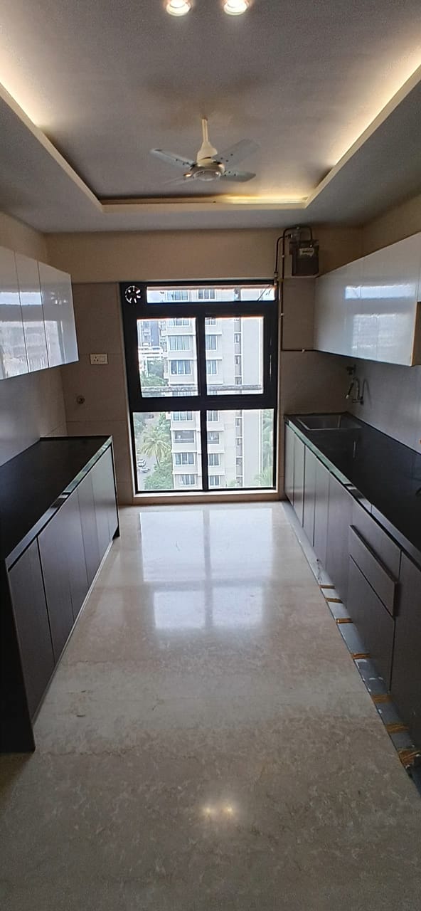 3 BHK Apartment for Rent in Khar West – 2 Car Parks, Semi-Furnished