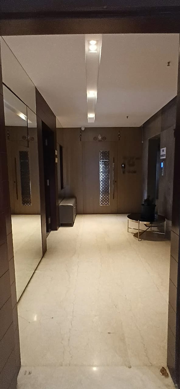 3 BHK Apartment for Rent in Khar West – 2 Car Parks, Semi-Furnished