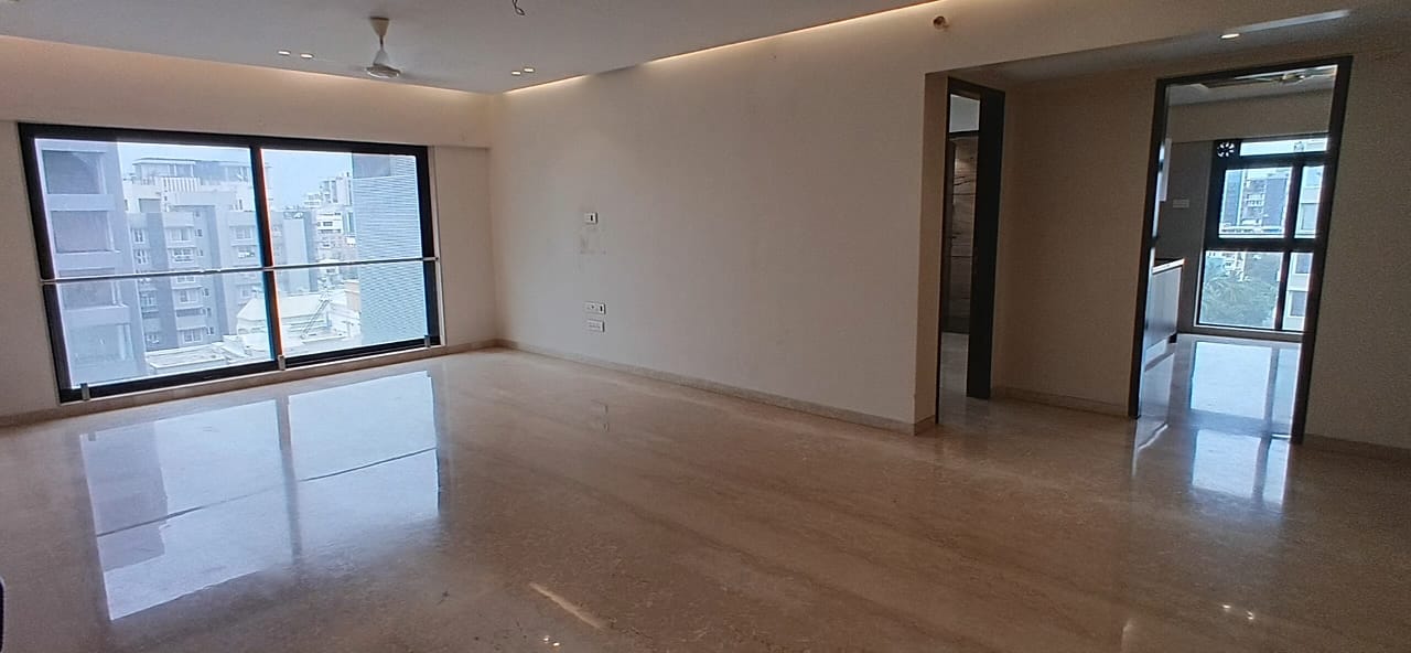 3 BHK Apartment for Rent in Khar West – 2 Car Parks, Semi-Furnished